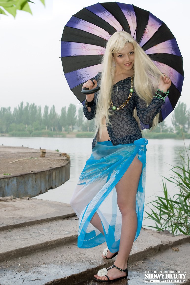 Sirena Free Showy Beauty Picture - 1 of 20